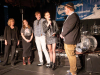 Moderatorin Annie Heger mit der Plattsounds-Jury 2023