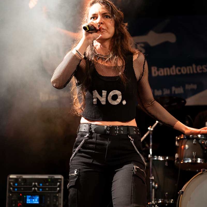 Auftritt der Band Cover Identity aus Osnabrück bei Plattsounds 2025