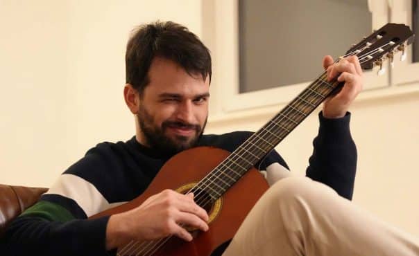 Ein Portraitfoto des Musikers Martin Lauló